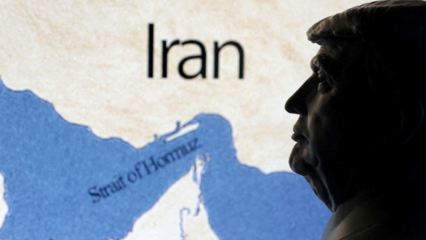 "이란 영해서 되도록 멀리..."...미, 호르무즈해협 미 선박에 경고