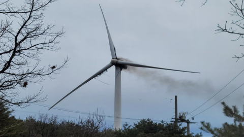 경남 양산 풍력발전소에서 불…소방 당국, 진화 중