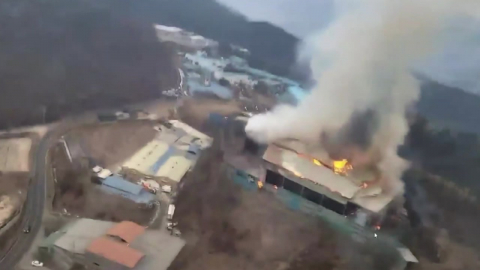 포천시 폐목재 공장 6시간째 불…"목재 천 톤 보관"