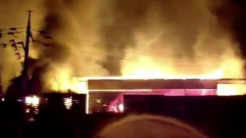 포천시 폐목재 공장 9시간째 불…"목재 천 톤 보관"