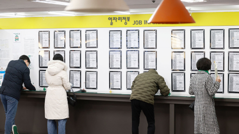 [속보] 1월 취업자 10.8만 명↑…13개월 만에 증가 폭 최저