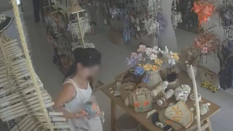 푸껫서 수영복 훔쳐 달아난 한국인 여성들… CCTV에 범행 포착