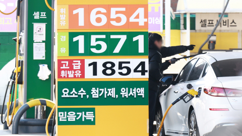 정부, 유류세 한시적 인하 4월 말까지 두 달 더 연장