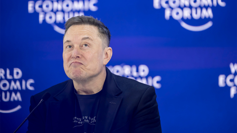 머스크, 백인 우월주의 빠졌나...지난달 내내 음모론 게시