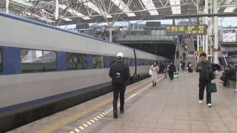 설 연휴 앞두고 이른 귀성…이 시각 서울역