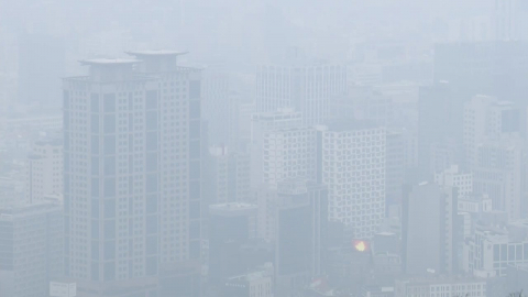 전국 초미세먼지 비상…설 연휴 초반 \'3월 기온\'