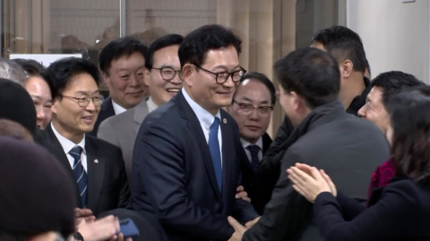 \'돈 봉투\' 송영길 징역 2년에서 전부 무죄로…"위법수집증거"