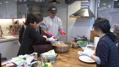 산재 피해 유가족부터 복직 농성 노동자까지…서로 보듬는 \'거리의 차례\'