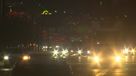 설 연휴 첫날 고속도로 귀성 행렬...오전 11시 가장 혼잡