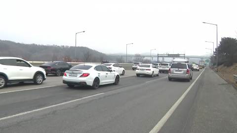 귀성길 정체 조금씩 풀려...서울→부산 5시간