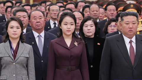 북한 최초 여성 지도자 탄생? 김정은 자리 차지한 13세 김주애 [Y녹취록]