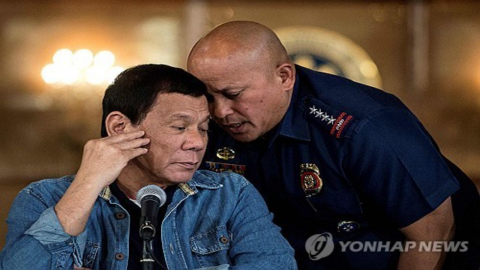 "필리핀 현직 상원 2명, '반인도적 범죄' 두테르테 공범"