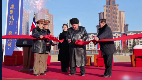 북, 파병군 유족에 '평양 아파트' 선물..."영웅 중의 영웅"