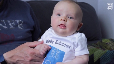 누워만 있는 줄 알았지?..."생후 2개월 아기도 사물 구분"