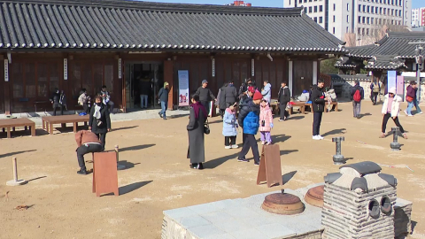 설날 앞두고 도심 곳곳 '북적'..."새해 복 많이"