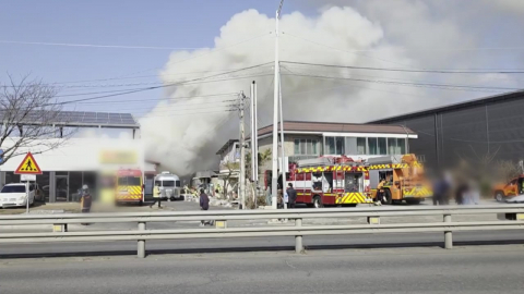 경기 남양주 원단 창고에 불...4시간 만에 진화