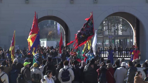고운 한복 차려입고 고궁 나들이…경복궁 '북적'