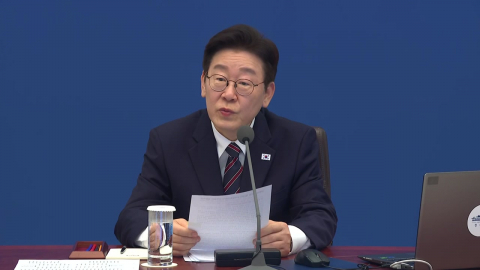 "등골 브레이커" 대통령 지적에…교복값 바로잡는다