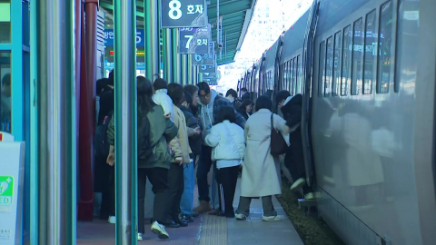 설 명절 당일…추억 안고 '귀경길'