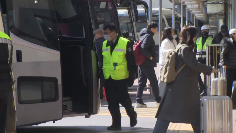고속도로 곳곳 정체…고향의 정 안고 일상으로