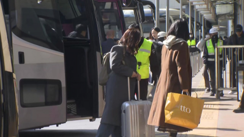 고속도로 곳곳 정체…고향의 정 안고 일상으로