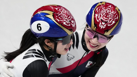 쇼트트랙 여자 계주 금메달...8년 만의 정상 탈환