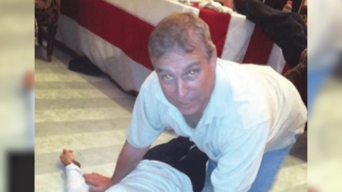 '엡스타인 연루' 앤드루 전 영국 왕자 체포…국왕 "법대로"