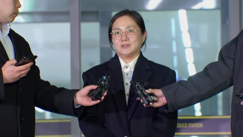 '매니저 갑질 의혹' 박나래 경찰 조사…"사실 아닌 부분 바로잡을 것"