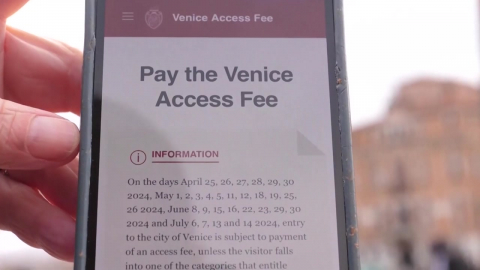 "돈 내고 구경해"…밀려드는 관광객에 너도나도 입장료↑