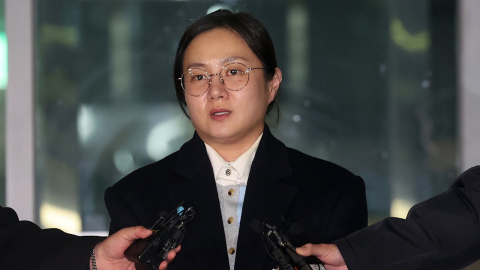 박나래, '갑질 의혹' 첫 피의자 조사…"사실 아닌 부분 바로잡겠다"
