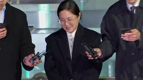 경찰, \'매니저 갑질·불법 의료 의혹\' 박나래 수사 속도…"추가 소환 방침"