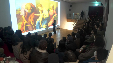 전시 흥행도 쥐락펴락?…역할 확대되는 도슨트