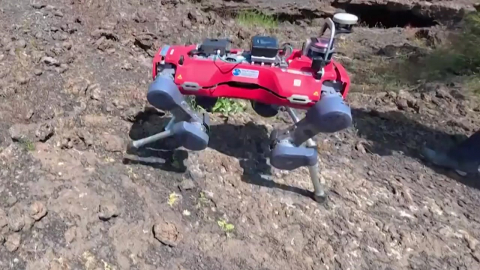 화산 폭발 비밀을 쫓는 로봇 개…유독 가스 속 임무 척척