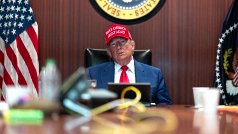 '휴일 이란 공습설'…8개월 전과 같은 점과 다른 점