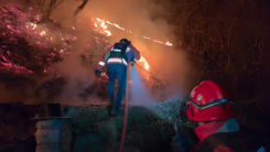 험한 산세와 강풍 속...목숨을 건 필사의 진압 작전 [앵커리포트]