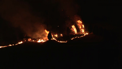 밀양 산불, 일몰로 헬기 철수…야간 진화 작업 돌입