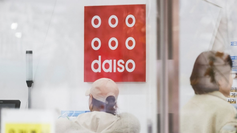 李 대통령 "비싸다" 지적에…다이소도 \'100원 생리대\' 출시