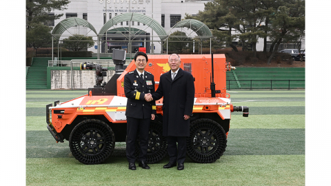 극한 화재에 무인소방로봇 투입...소방청-현대차 기증식