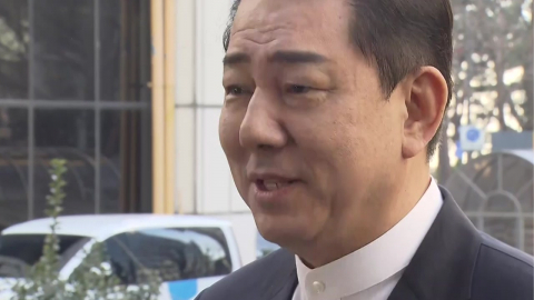 '13개 의혹' 김병기, 경찰 출석…"명예 회복할 것"