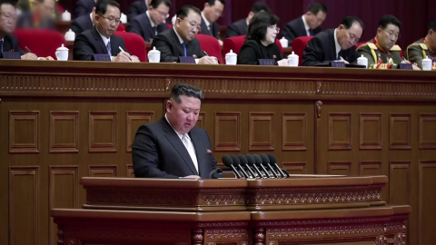 김정은 "한국 유화적 태도 기만극…북미 관계 미국에 달려"