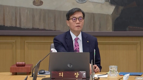 한은 또 금리 동결…올해 성장률 전망 2.0%로 상향