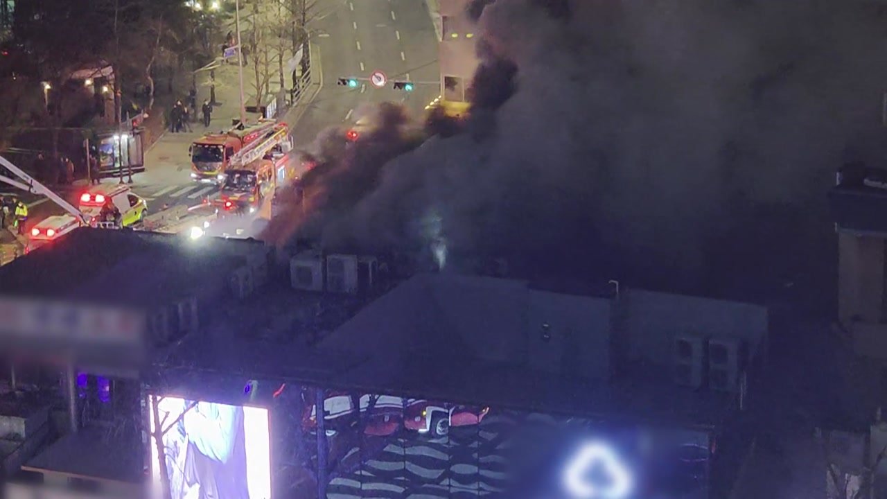 서울 시청역 인근 음식점 불...3시간 만에 큰불 잡아