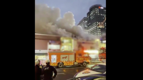 서울 시청역 근처 음식점에서 불…중장비 동원해 진화