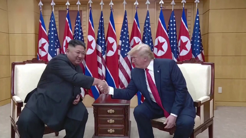 백악관 "트럼프, 김정은과 전제조건 없는 대화에 열려있다"