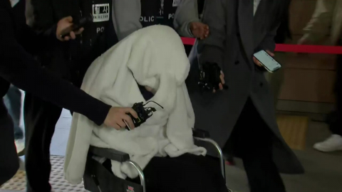 \'약물 운전\' 포르쉐 운전자, 휠체어 타고 영장심사 출석 [현장영상+] 