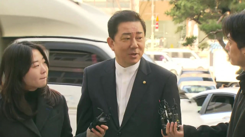 \'13가지 의혹\' 김병기 연이틀 경찰 출석…12시간 가까이 조사