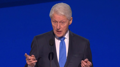 클린턴 "엡스타인 범죄 몰랐다"…"의혹 밝혀야" vs "트럼프도 증언"