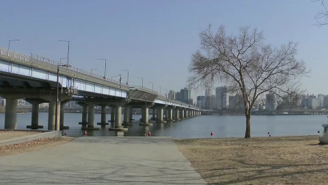 [날씨] 오늘도 봄처럼 포근, 한강 풍경은?…중북부 \'대기 건조\'