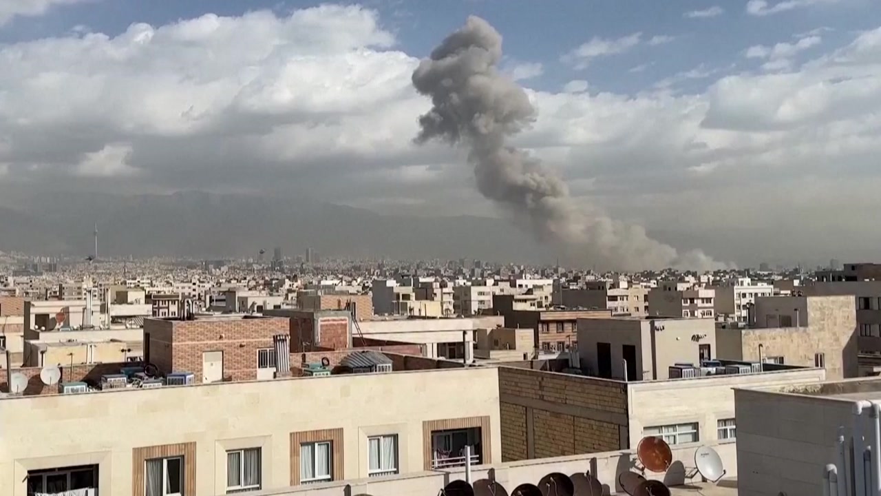 이란, 동시다발 보복 공습 시작...이스라엘·미군 기지 겨냥