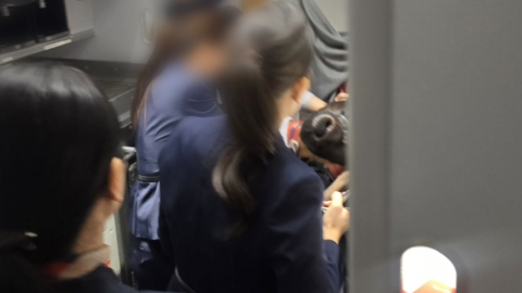  여객기에서 다른 승객 머리 폭행…상공에서 응급처치